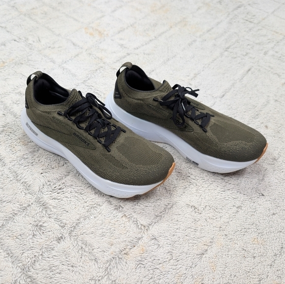 Athletic_Shoes
